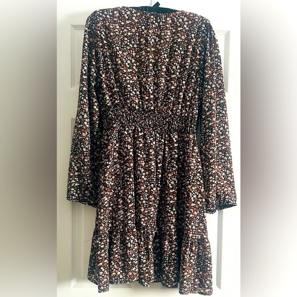 Floral V neck midi dress with cinched waist, ruffle bottom, wide sleeves, 0XL - Picture 4 of 6